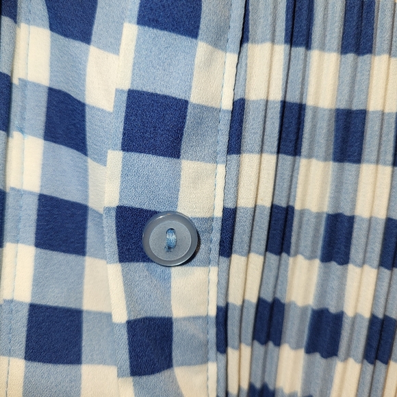 My Collection button down sleeveless blouse - Picture 3 of 5